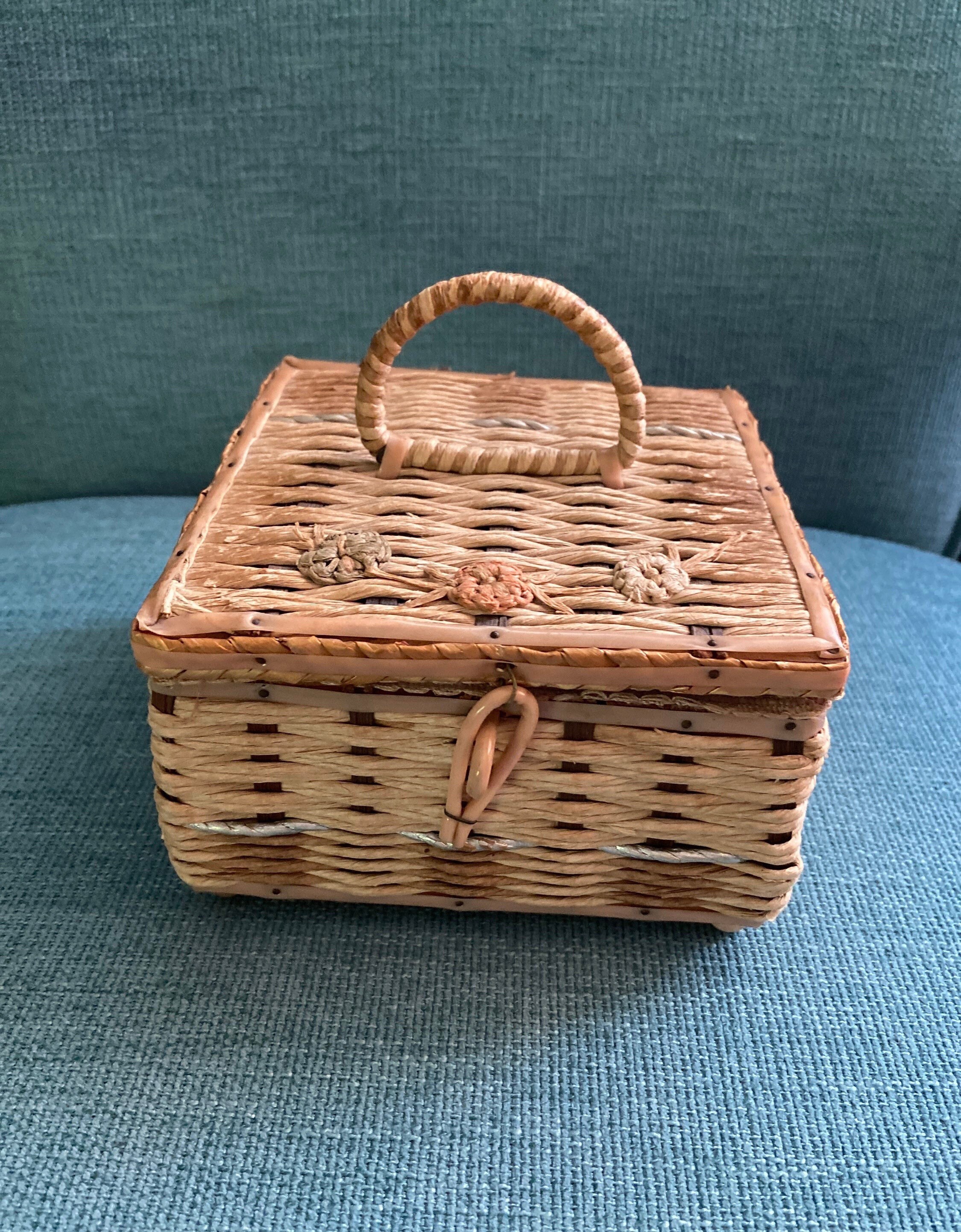 Vintage Sewing Basket  Large Amish Sewing Box w/Organizer Tray — Amish  Baskets