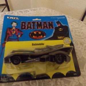 Vintage 1989 BATMOBILE ERTL Die Cast Metal Car