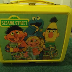 PLASTIC LUNCHBOX THERMOS Vintage 1989 Aladdin Collectible Lunch Box Retro  Vtg Sesame Street Bus Muppets Big Bird Grover Bert Ernie Henson 