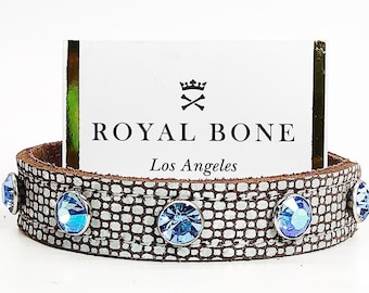 Collar para perro artesanal de piel de nácar, con remaches de cristal AB azul claro y zafiro azul claro, talla XXS-Grande.