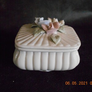 Porcelain Trinket Box - Flowers on Lid