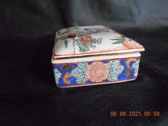 Chinese Trinket Box - Ladies Kneeling in Garden - image 6