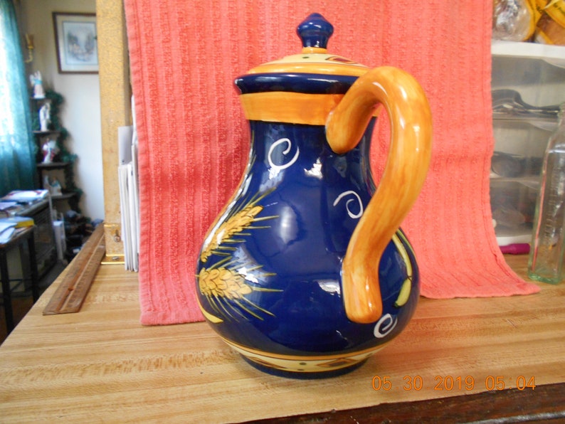 Young/'s Exclusive Decorative Teapot