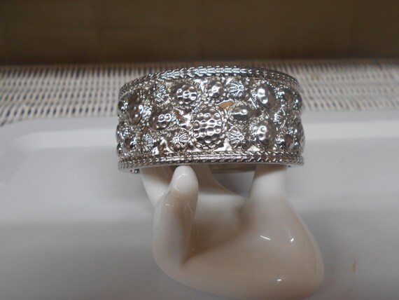 Textured Silver Tone spring Hinge Bangle Bracelet - image 7