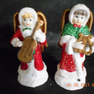 Paire d'anges jouant des instruments de musique