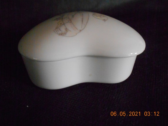 Precious Moments Heart Trinket Box View 3