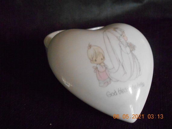 Precious Moments Heart Trinket Box View 6
