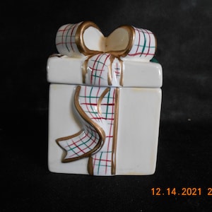 Avon Gift Box Trinket Box/Sugar Dish