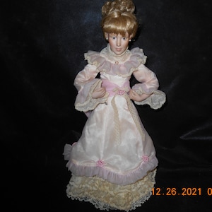 Porcelain Doll Danbury Mint Heirloom Collection (REDUCED)