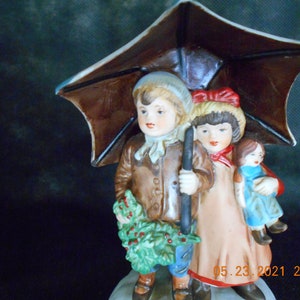 Enesco Music Box ~ Boy and Girl
