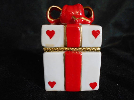 Gift Box Hinged Trinket Box w Hearts and a Bow - image 2