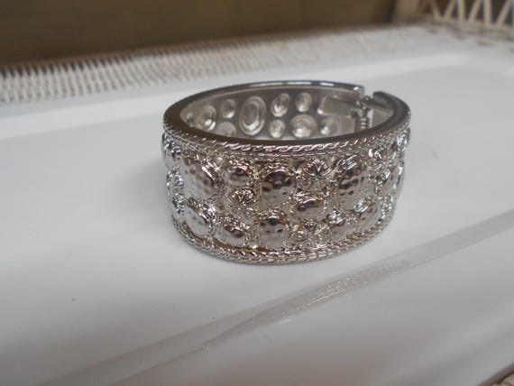 Textured Silver Tone spring Hinge Bangle Bracelet - image 4