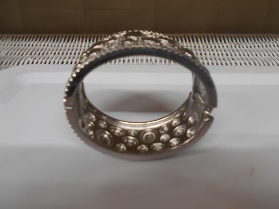 Textured Silver Tone spring Hinge Bangle Bracelet - image 6