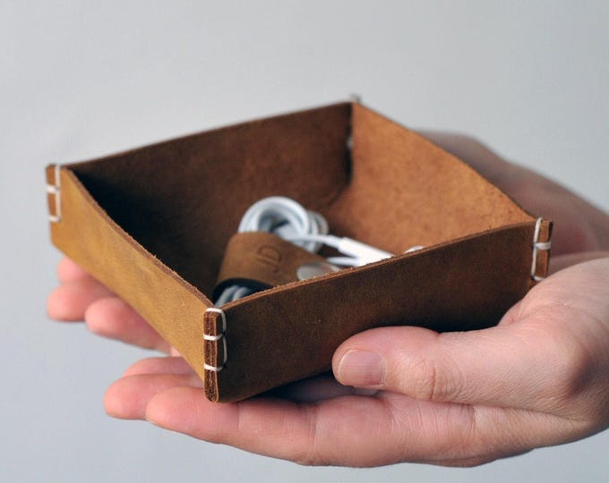 Minimal Leather Valet Tray – Everyday Carry Organizer for Keys, Watch & Jewelry – Personalized Desk Catchall