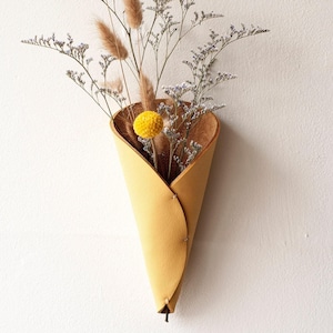 Wall Hanging Leather Vase for Dried Flower Bouquet, Colored Air Plant Wall Stand, Wall Hanging for Wedding Flowers Bouquet, Christmas Gift