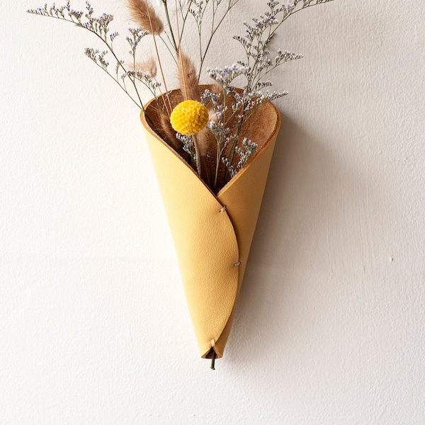 Wall Hanging Leather Vase Dried Flower Bouquet, Colored Air Plant Wall Stand, Wall Hanging for Wedding Flowers Bouquet, Mother's Day Gift