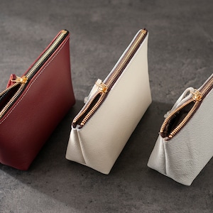Pochette en cuir personnalisée pour trousse de maquillage, pochette de voyage, organiseur de produits de beauté, cadeau de demoiselle d'honneur, anniversaire, cadeau de fête des pères pour elle