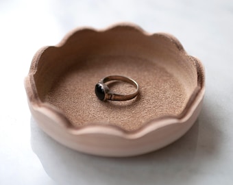 Pequeño plato de cuero para anillos, bandeja de joyería moderna y colorida, regalo de boda o compromiso.