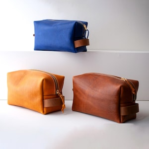 Personalized Leather Dopp Kit , Men&#39;s Shaving Dopp Kit , Large Makeup Bag , Travel Case Groomsmen ,Unique Gift For Him Her Christmas