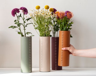 Jarrón de cuero Flor envuelto en cuero Jarrón lujoso minimalista decorativo flor fresca 3er aniversario Regalo para él Su casa de inauguración