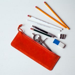 Trousse en daim, trousse à crayons en cuir monogrammée, pochette à fermeture éclair, organiseur de maquillage, cadeau personnalisé pour professeur, cadeau de fête des pères image 2