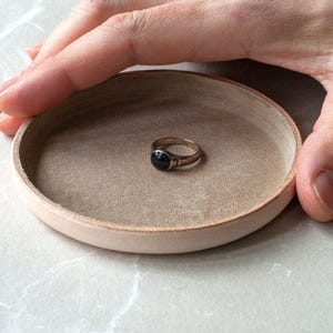 Molded Leather Catchall, Modern Minimal Valet Tray ,Leather Jewelry Dish, Housewarming Wedding 3rd Anniversary Birthday Gift for Her Him