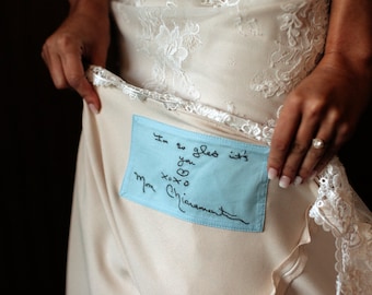 Presente de casamento para nora, Etiqueta de vestido de noiva, Presente personalizado com caligrafia, Bordado de casamento, Algo azul para a noiva,