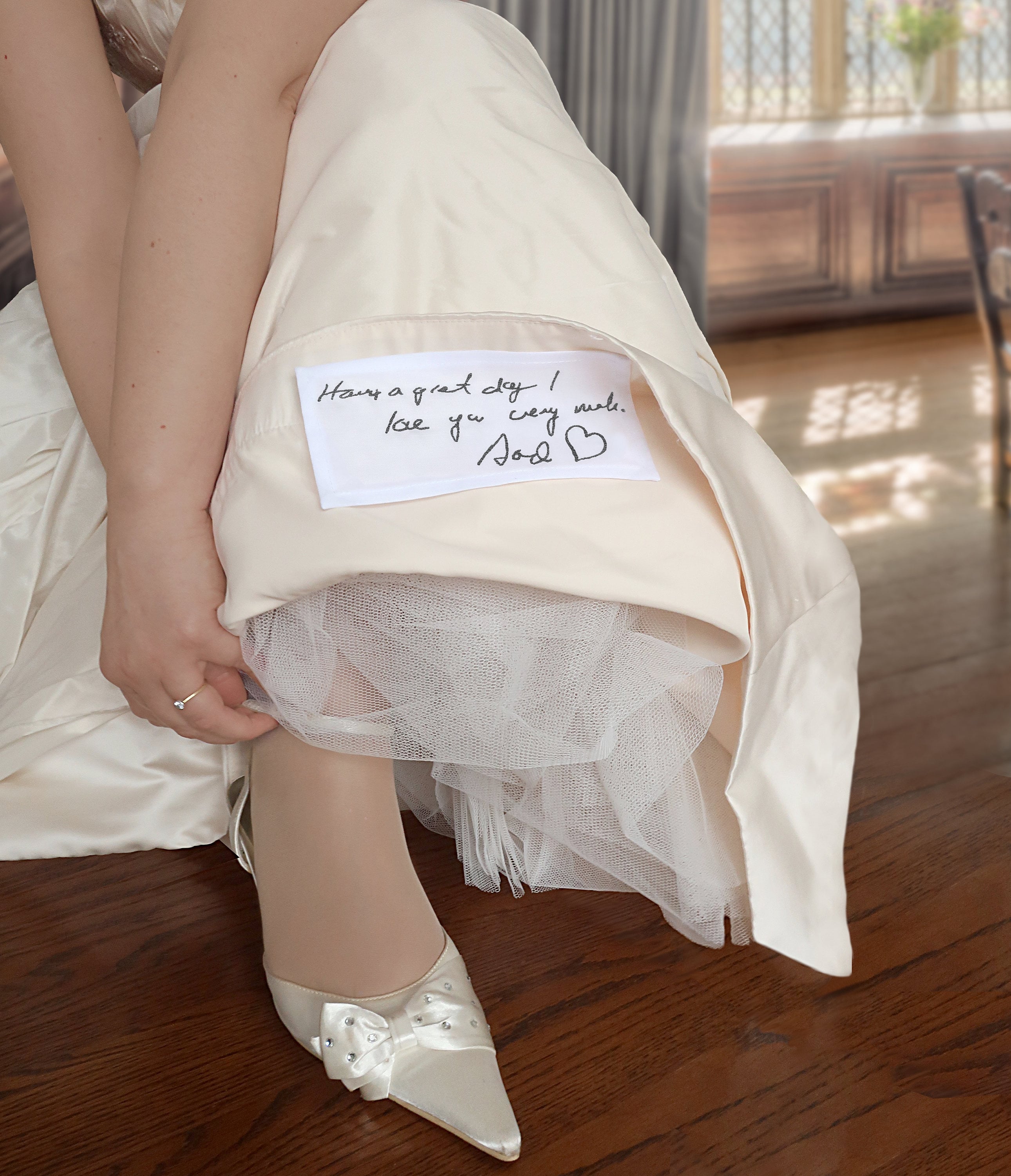 Personalized wedding dress label embroidered with your handwriting. Custom wedding memorial gift for bride from mother. Unique sew in patch