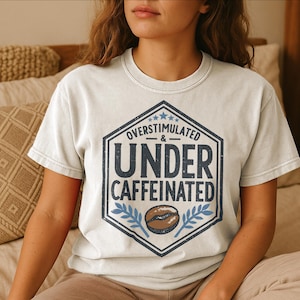 Camiseta con colores de confort, sobreestimulada y con poca cafeína: un regalo neurodivergente