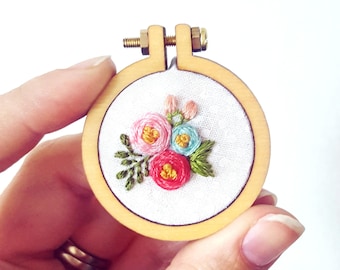 Embroidery Necklace-3 Sizes, Handmade Necklace,Flower Necklace,Miniature Embroidery Hoop
