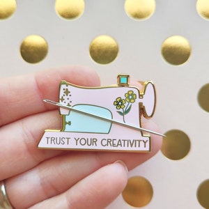 Vintage Sewing Machine Needle Minder for Embroidery,Magnetic, Barbiecore,Mother&#39;s Day gift, Cross Stitch,Enamel Pin,Gift for Seamstress