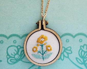 Folk Style Floral Embroidery Necklace, Handmade Necklace,Flower Necklace,Miniature Embroidery Hoop, Wearable Art, Folk Jewelry