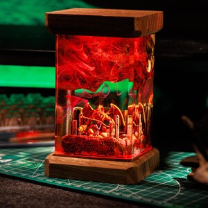 Mytisk krigshartslampa, nattlampa i fantasy-stridsscenkonst, unik spelpresent till honom, spelrumsinredning, anpassad figur, RPG-samlarobjekt