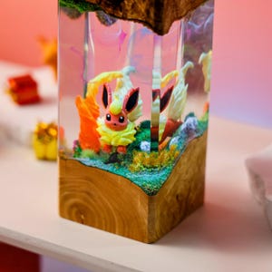 Flareon Pokémon Harzlampe, Feuer Evolution Display Stück, handgefertigtes Anime Sammlerstück, warmes Umgebungsbeleuchtung Geschenk
