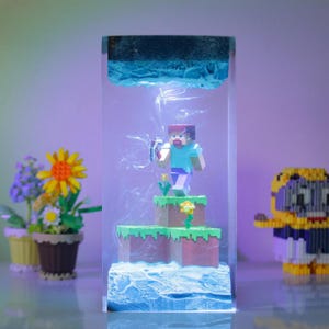 Luminária de resina Minecraft – Diorama do Steve com caixa de luz LED – Decoração artesanal para quarto de gamer – Presente em pixel art para fãs de Minecraft