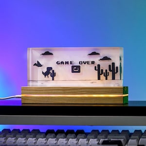 Luminária de resina epóxi inspirada em jogos de dinossauro, luz noturna para gamers, luminária LED pixelada, decoração retrô de jogos, luminária ideal para presentear gamers.