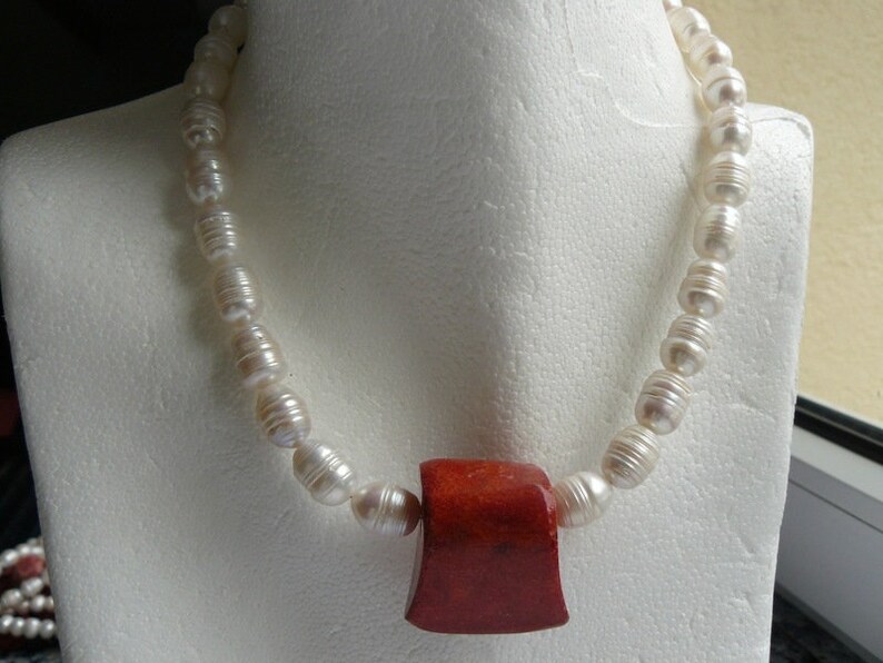 Perlenkette mit Koralle Bild 1