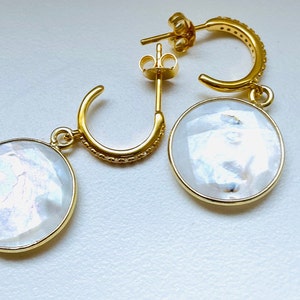 Earrings with mother-of-pearl