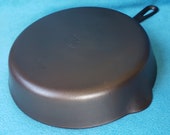 Griswold 9 Cast Iron Skillet Small Logo Smooth Bottom Grooved Handle 710 Cleaned Seasoned