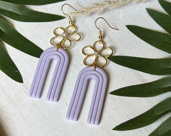 Light muted purple earrings, floral earrings, polymer clay earrings, clay arch earrings, gold earrings, handmade gift, handmade earrings,