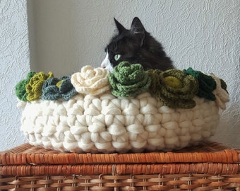 Natural merino wool cat bed / Crochet flower basket / Cat white basket / Pet furniture