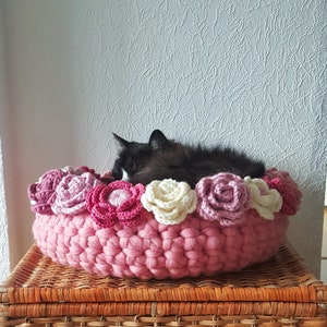 Natural merino wool cat bed / Crochet flower basket / Cat white basket / Pet furniture image 6