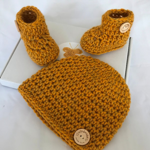 Mustard yellow baby beanie and booties. Baby hat and booties set. Baby coming home set.