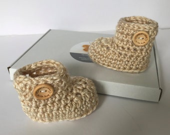 Beige crochet booties. Baby shower gift. Baby booties. Gender neutral booties.