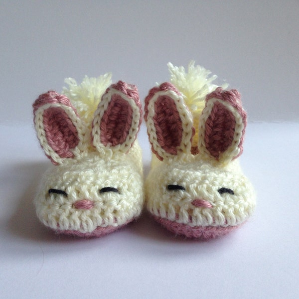 Toddlers Bunny slippers, crochet slippers, Easter gift for children. Childrens slippers, Kids slippers. Non-slip slippers