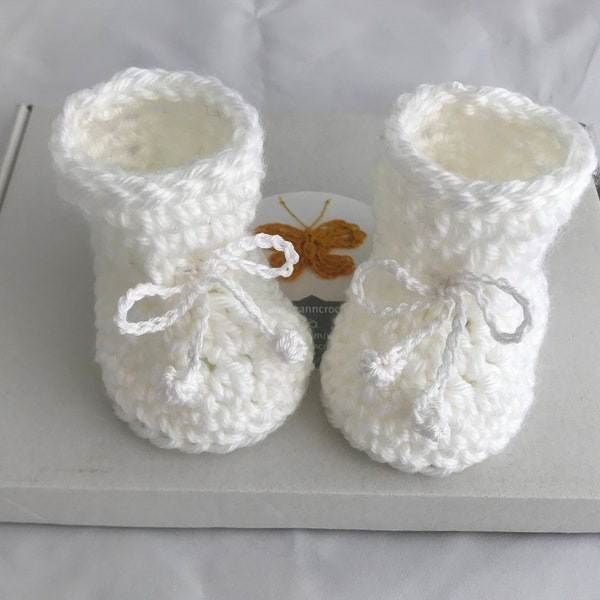 White crochet booties. Gender neutral booties. Baby shower gift.Christening booties. Baptism booties.