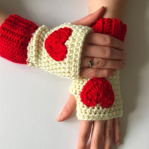 Mother and daughter crochet heart arm warmers. mother and daughter valentines gift. Fingerless gloves. image 5