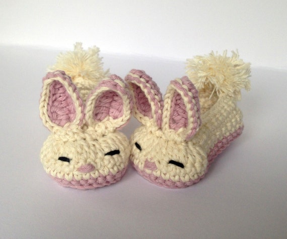 Unisex baby bunny booties Newborn crochet  rabbit booties Crochet baby shoes Handmade Crochet baby boots Soft plush bunnies booties