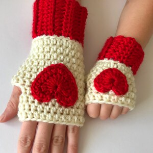 Mother and daughter crochet heart arm warmers. mother and daughter valentines gift. Fingerless gloves. image 3