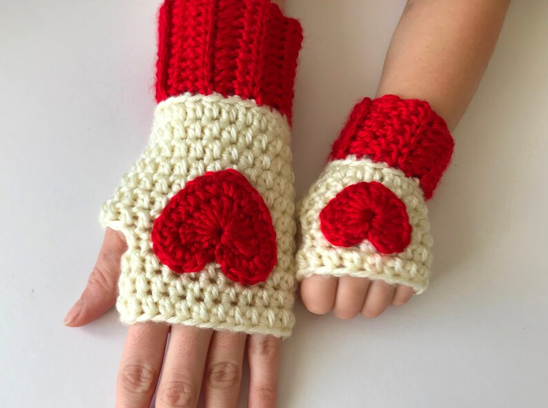 Mother and daughter crochet heart arm warmers. mother and daughter valentines gift. Fingerless gloves. image 3